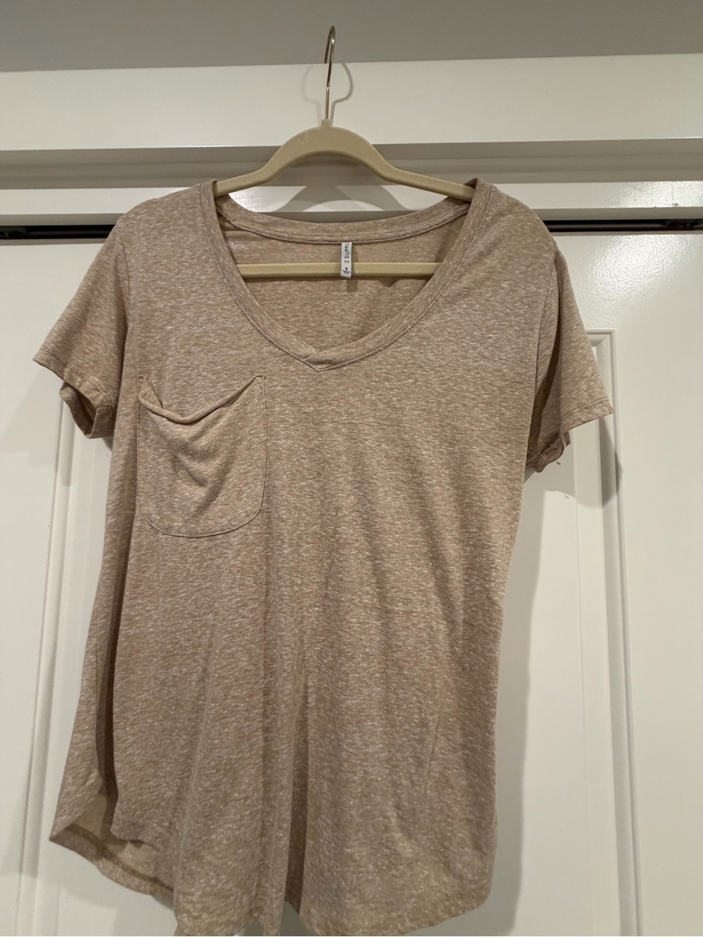 Z-Supply - Women's V-Neck Pocket Tee in Light Taupe